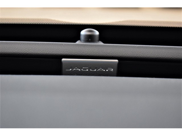 Jaguar XF (foto 25)