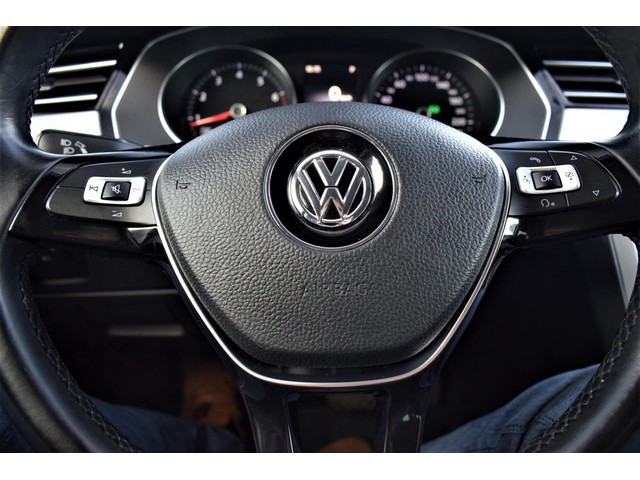 Volkswagen Passat (foto 15)