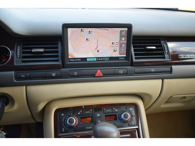 Audi A8 (foto 14)