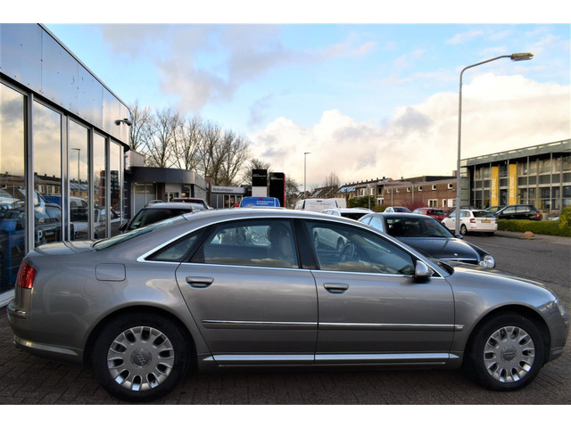 Audi A8 (foto 4)