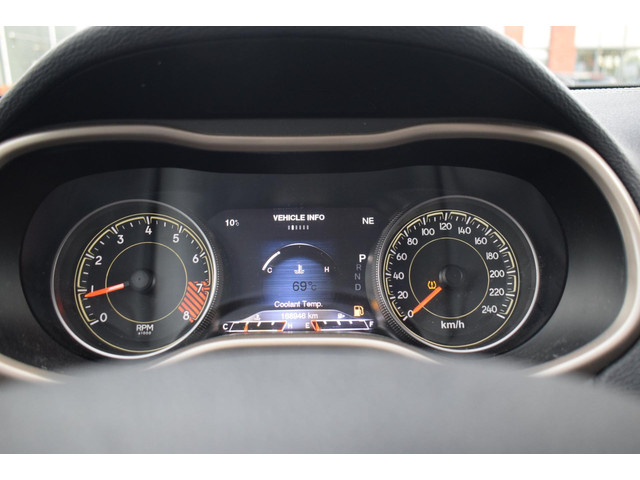 Jeep Cherokee (foto 16)