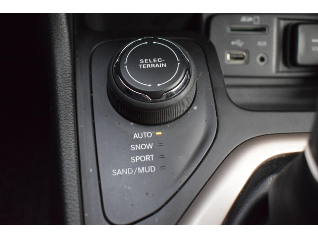 Jeep Cherokee (foto 17)