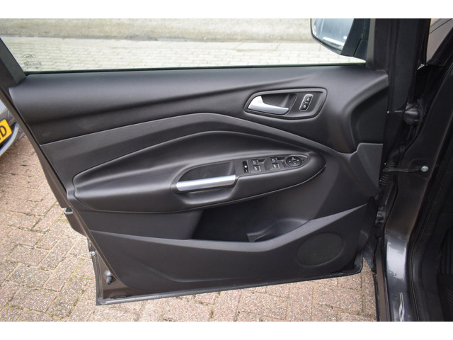 Ford Kuga (foto 15)