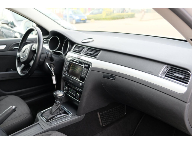 Škoda Superb (foto 18)