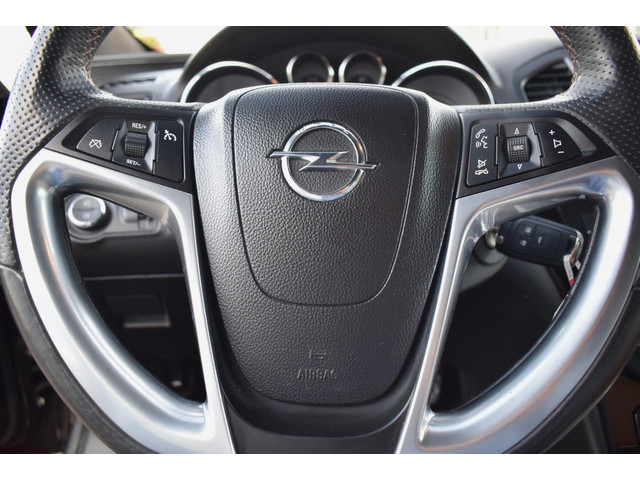 Opel Insignia (foto 15)