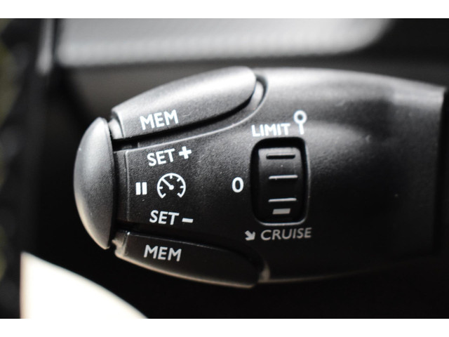 Peugeot 208 (foto 22)
