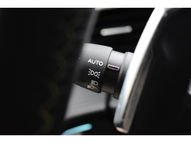 Peugeot 208 (foto 23)