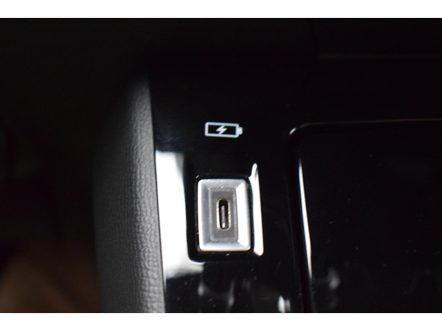 Peugeot 208 (foto 24)