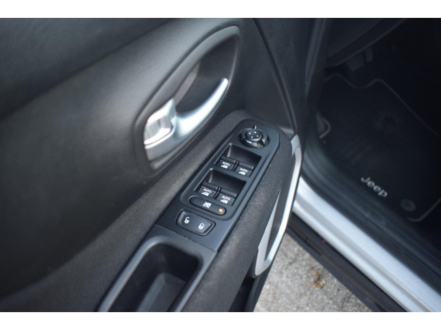 Jeep Renegade (foto 11)